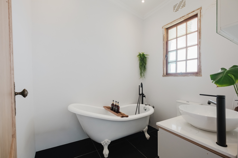 3 Bedroom Property for Sale in Sea Point Western Cape